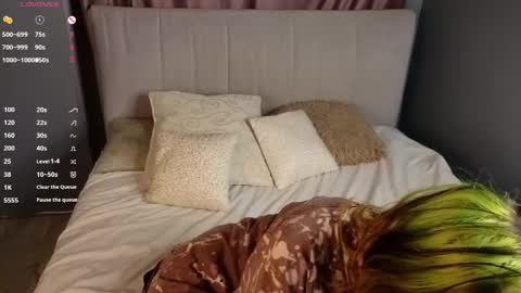 Snapshot of veolatownson chatting on November 3, 8:10 pm Erica online show from November 3, 8:10 pm