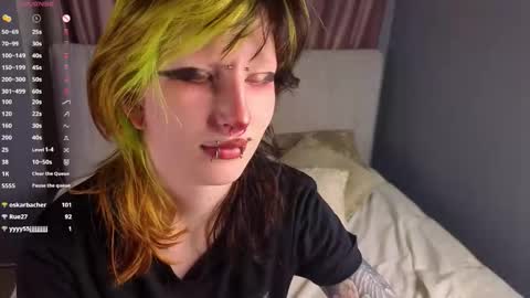 Snapshot of veolatownson chatting on November 22, 8:19 pm Erica online show from November 22, 8:19 pm