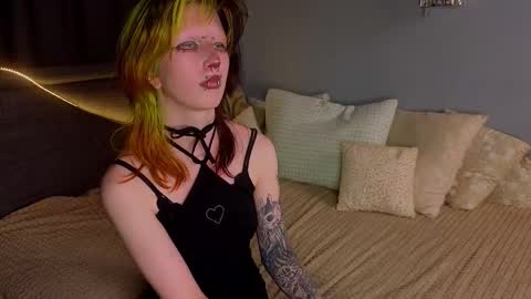 Snapshot of veolatownson chatting on November 25, 8:09 pm Erica online show from November 25, 8:09 pm