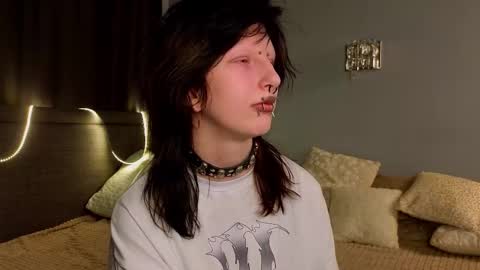 Snapshot of veolatownson chatting on December 1, 8:14 pm Erica online show from December 1, 8:14 pm