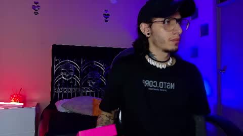 vergil_noir online show from June 20, 4:37 am