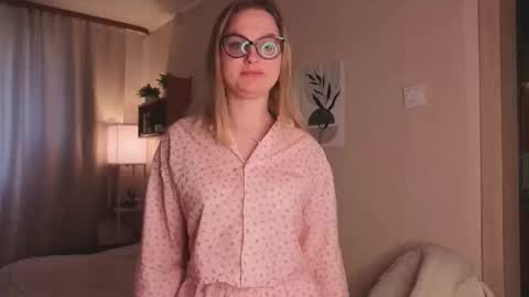 Snapshot of verocat chatting on October 4, 5:16 am Veronica online show from October 4, 5:16 am