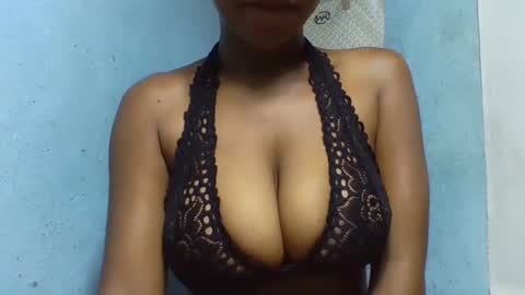 Snapshot of verolla31 chatting on February 25, 2:25 am verolla31 online show from February 25, 2:25 am