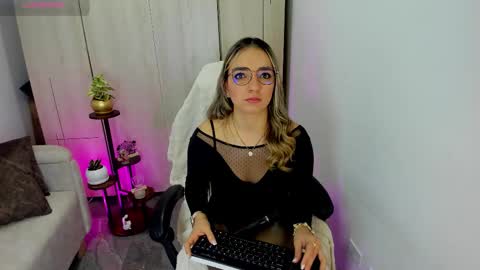 Catalina online show from November 26, 1:12 pm