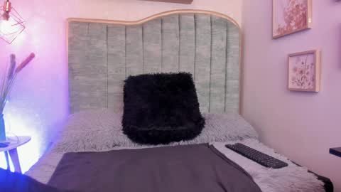 Snapshot of veronaburton chatting on April 6, 1:34 pm veronaburton online show from April 6, 1:34 pm