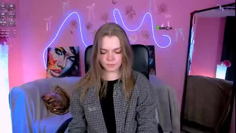 Snapshot of veronica_bubble chatting on May 5, 7:33 pm Ronni online show from May 5, 7:33 pm