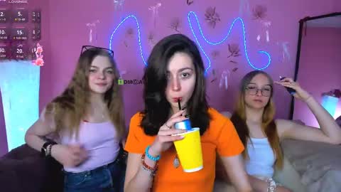 Snapshot of veronica_bubble chatting on May 15, 7:21 pm Ronni online show from May 15, 7:21 pm