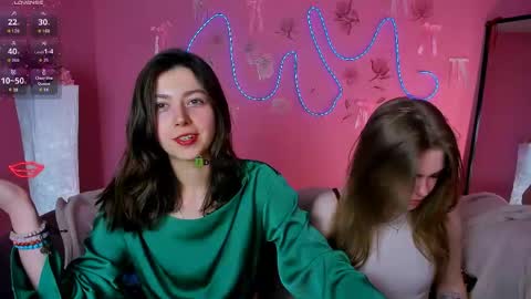 Snapshot of veronica_bubble chatting on May 17, 7:10 pm Ronni online show from May 17, 7:10 pm