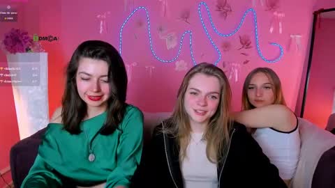 Snapshot of veronica_bubble chatting on May 18, 4:07 am Ronni online show from May 18, 4:07 am