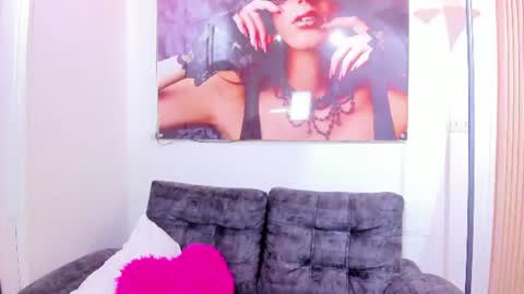 Snapshot of veronica_em1 chatting on July 3, 1:39 pm VERONICA online show from July 3, 1:39 pm