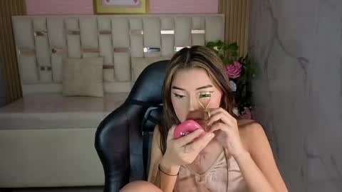 Snapshot of veronicaa_s chatting on May 16, 8:07 pm veronicaa_s online show from May 16, 8:07 pm