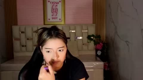 Snapshot of veronicaa_s chatting on June 18, 8:13 pm veronicaa_s online show from June 18, 8:13 pm