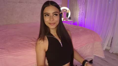 Snapshot of veronicamartin_ chatting on October 27, 2:43 pm Vero online show from October 27, 2:43 pm