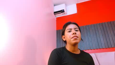 Veronica Robles online show from June 22, 7:00 pm