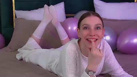 Snapshot of veronicavance chatting on June 12, 6:40 pm Veronica online show from June 12, 6:40 pm