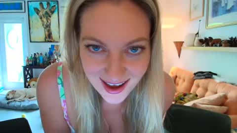 Snapshot of veronicawest chatting on August 6, 4:09 pm Veronica Weston online show from August 6, 4:09 pm