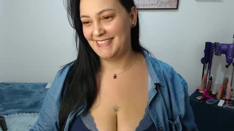 Snapshot of veroniicabbw_ chatting on May 20, 1:17 pm veroniicabbw_ online show from May 20, 1:17 pm