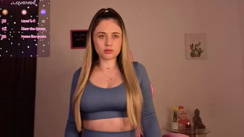 Snapshot of veronika__winslow_ chatting on October 9, 6:22 am Vero online show from October 9, 6:22 am