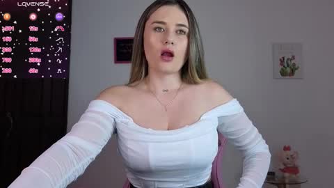 Snapshot of veronika__winslow_ chatting on October 11, 3:06 am Vero online show from October 11, 3:06 am