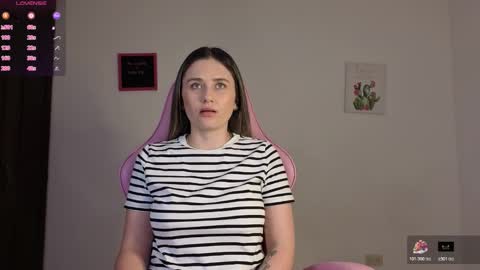 Snapshot of veronika__winslow_ chatting on December 2, 6:08 am Vero online show from December 2, 6:08 am