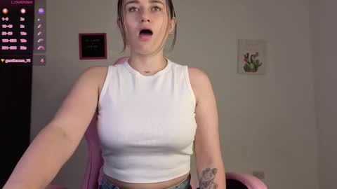 Snapshot of veronika__winslow_ chatting on December 14, 10:25 pm Vero online show from December 14, 10:25 pm