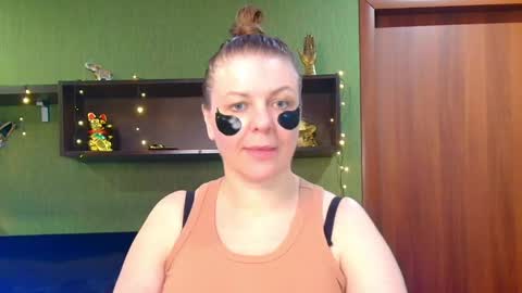 Snapshot of veronikawgold chatting on May 2, 8:47 pm VeronikawGold online show from May 2, 8:47 pm