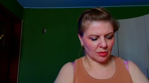 Snapshot of veronikawgold chatting on May 5, 11:57 pm VeronikawGold online show from May 5, 11:57 pm