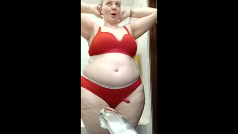 Snapshot of veronikawgold chatting on May 17, 9:06 am VeronikawGold online show from May 17, 9:06 am