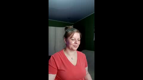 Snapshot of veronikawgold chatting on May 24, 12:21 pm VeronikawGold online show from May 24, 12:21 pm