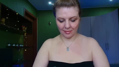 Snapshot of veronikawgold chatting on May 28, 9:45 pm VeronikawGold online show from May 28, 9:45 pm