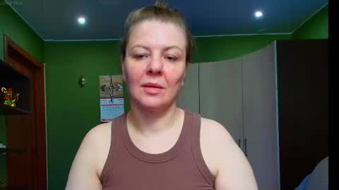 Snapshot of veronikawgold chatting on June 8, 7:42 am VeronikawGold online show from June 8, 7:42 am