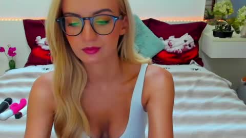 Snapshot of verrasweet4u chatting on July 24, 2:31 am VerraSweet4u online show from July 24, 2:31 am