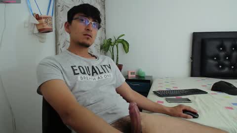 Snapshot of versatileguuy chatting on October 25, 2:52 am versatileguuy online show from October 25, 2:52 am