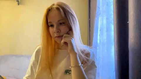 Snapshot of vertiegartrell chatting on June 5, 12:11 pm Lina online show from June 5, 12:11 pm