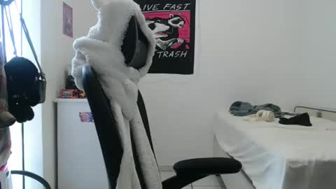 Snapshot of veruca99 chatting on January 7, 1:46 pm veruca99 online show from January 7, 1:46 pm