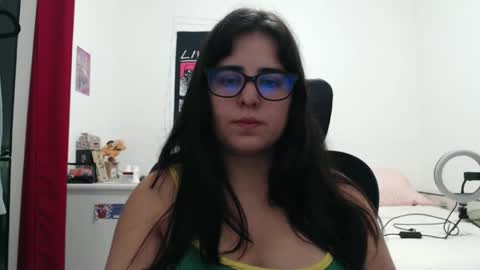 Snapshot of veruca99 chatting on February 12, 10:27 pm veruca99 online show from February 12, 10:27 pm