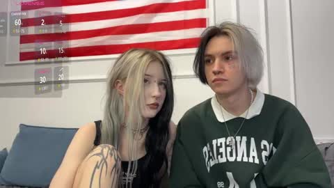 Snapshot of veryraretwins chatting on February 19, 10:17 pm veryraretwins online show from February 19, 10:17 pm