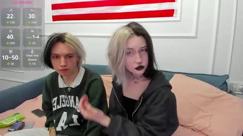 Snapshot of veryraretwins chatting on April 24, 10:01 pm veryraretwins online show from April 24, 10:01 pm