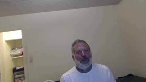 Snapshot of veryveryhairmanindenver chatting on December 5, 12:52 am hairy man online show from December 5, 12:52 am
