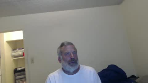 Snapshot of veryveryhairmanindenver chatting on December 6, 1:07 am hairy man online show from December 6, 1:07 am