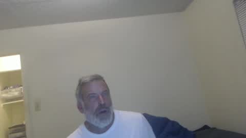 Snapshot of veryveryhairmanindenver chatting on December 18, 1:15 am hairy man online show from December 18, 1:15 am