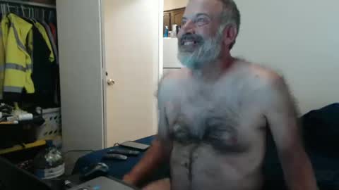 Snapshot of veryveryhairmanindenver chatting on October 11, 11:58 pm hairy man online show from October 11, 11:58 pm