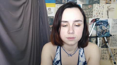 Snapshot of veryveryvery_shy chatting on January 17, 10:00 am veryveryvery_shy online show from January 17, 10:00 am