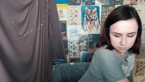 Snapshot of veryveryvery_shy chatting on February 2, 9:30 am veryveryvery_shy online show from February 2, 9:30 am