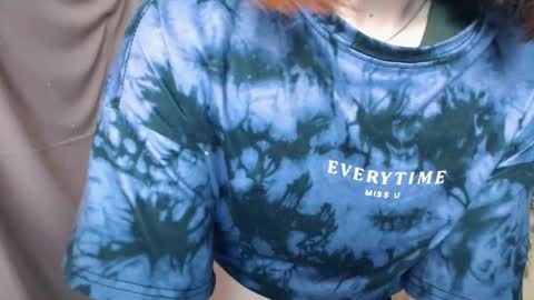 Snapshot of veryveryvery_shy chatting on February 12, 7:02 am veryveryvery_shy online show from February 12, 7:02 am