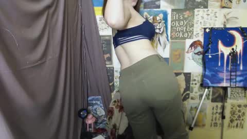 Snapshot of veryveryvery_shy chatting on March 6, 9:58 am veryveryvery_shy online show from March 6, 9:58 am