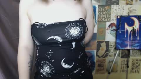 Snapshot of veryveryvery_shy chatting on March 12, 9:34 am veryveryvery_shy online show from March 12, 9:34 am