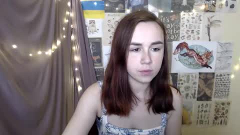 Snapshot of veryveryvery_shy chatting on November 11, 9:20 am veryveryvery_shy online show from November 11, 9:20 am