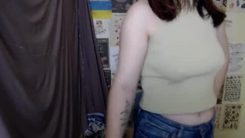 Snapshot of veryveryvery_shy chatting on November 17, 8:42 am veryveryvery_shy online show from November 17, 8:42 am