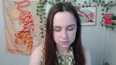 Snapshot of veryveryvery_shy chatting on June 2, 5:42 am veryveryvery_shy online show from June 2, 5:42 am